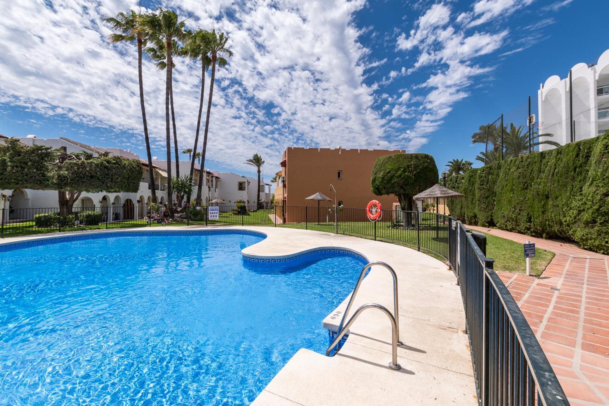 Renovated Apartment On Beachside With Pool Nerja Eksteriør billede