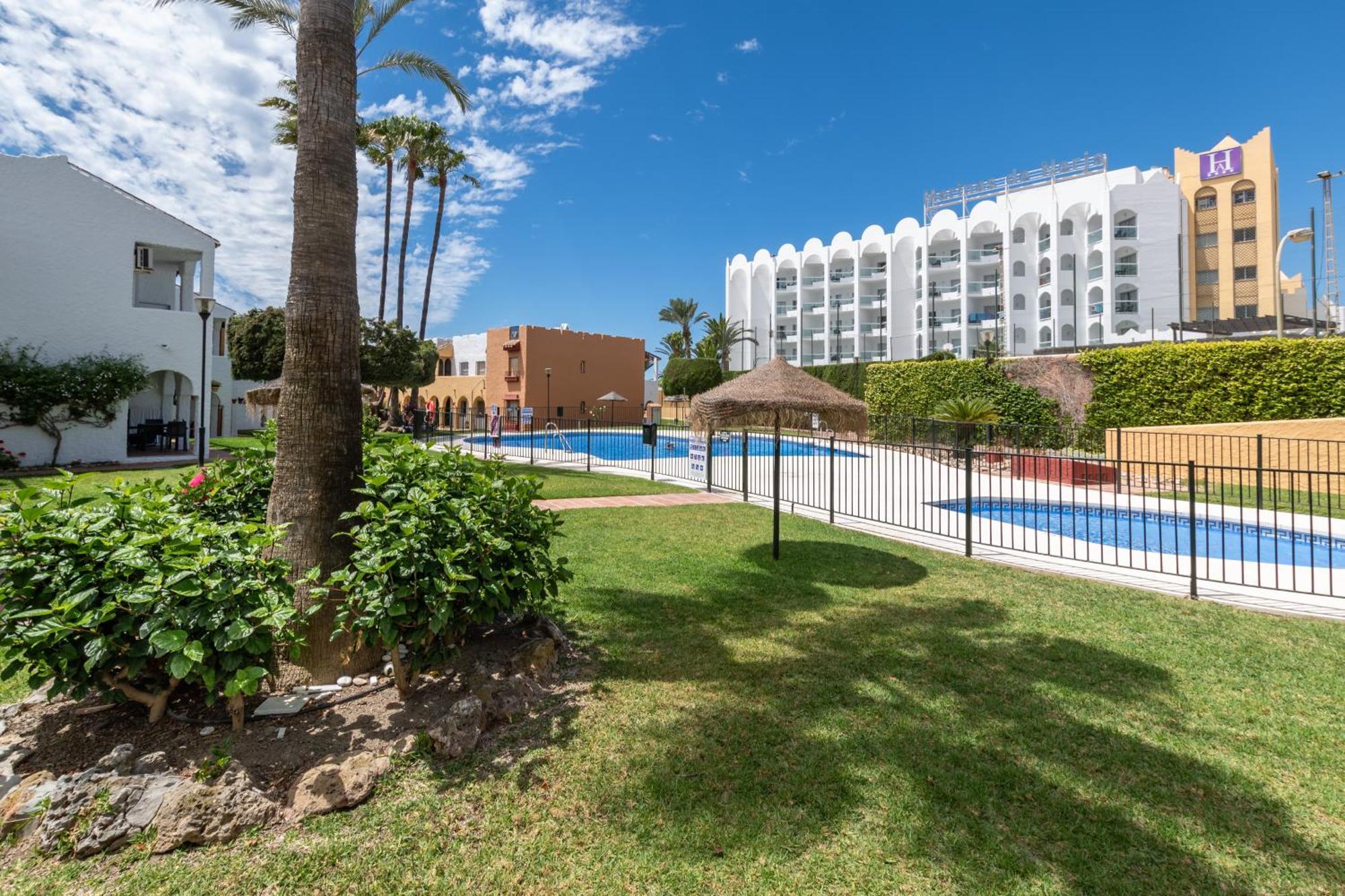 Renovated Apartment On Beachside With Pool Nerja Eksteriør billede