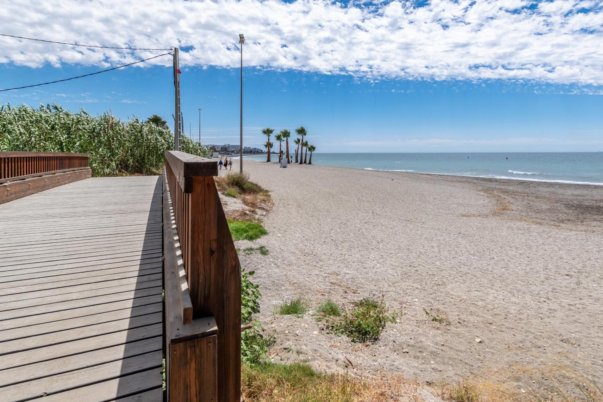 Renovated Apartment On Beachside With Pool Nerja Eksteriør billede