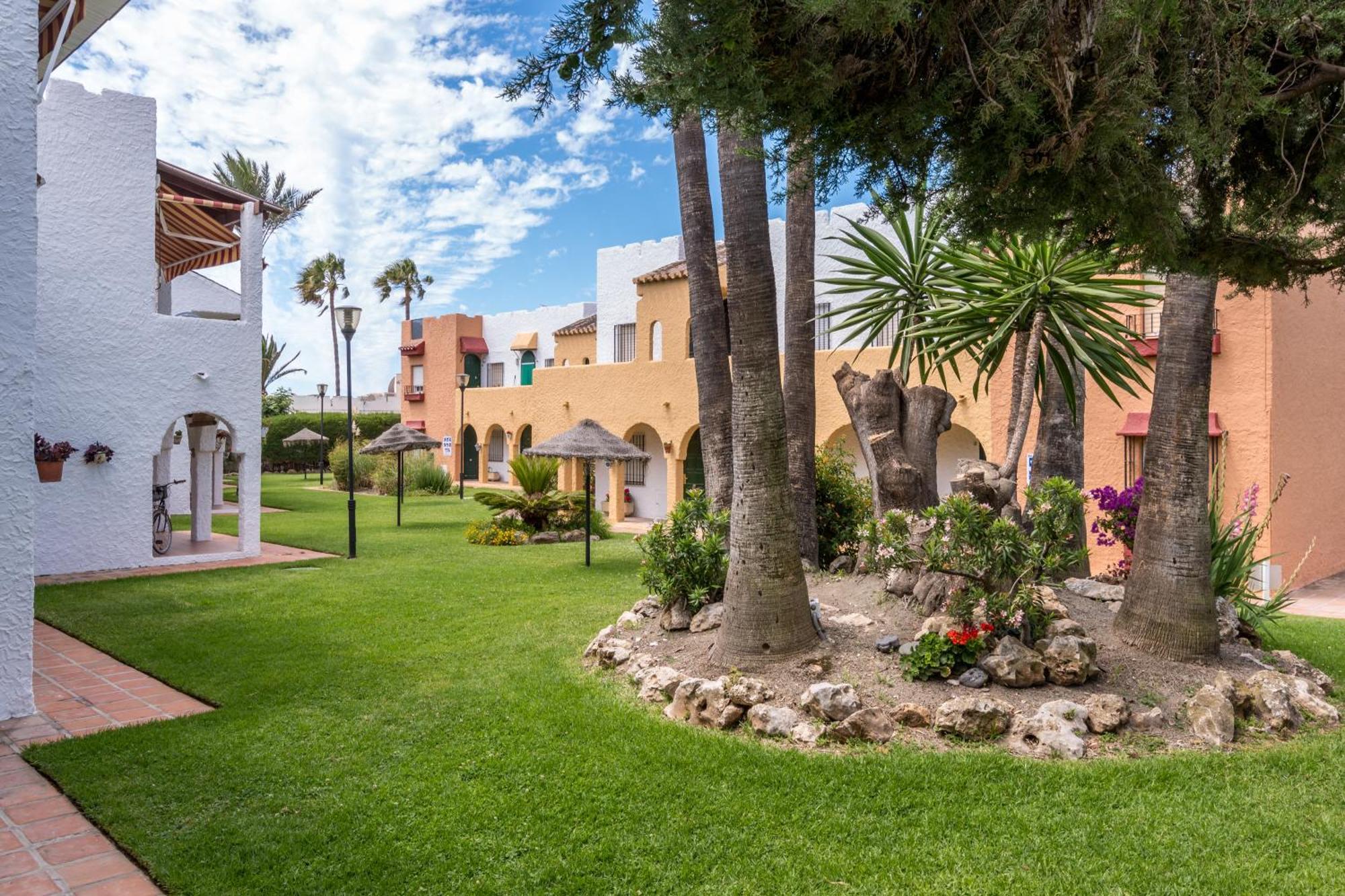 Renovated Apartment On Beachside With Pool Nerja Eksteriør billede