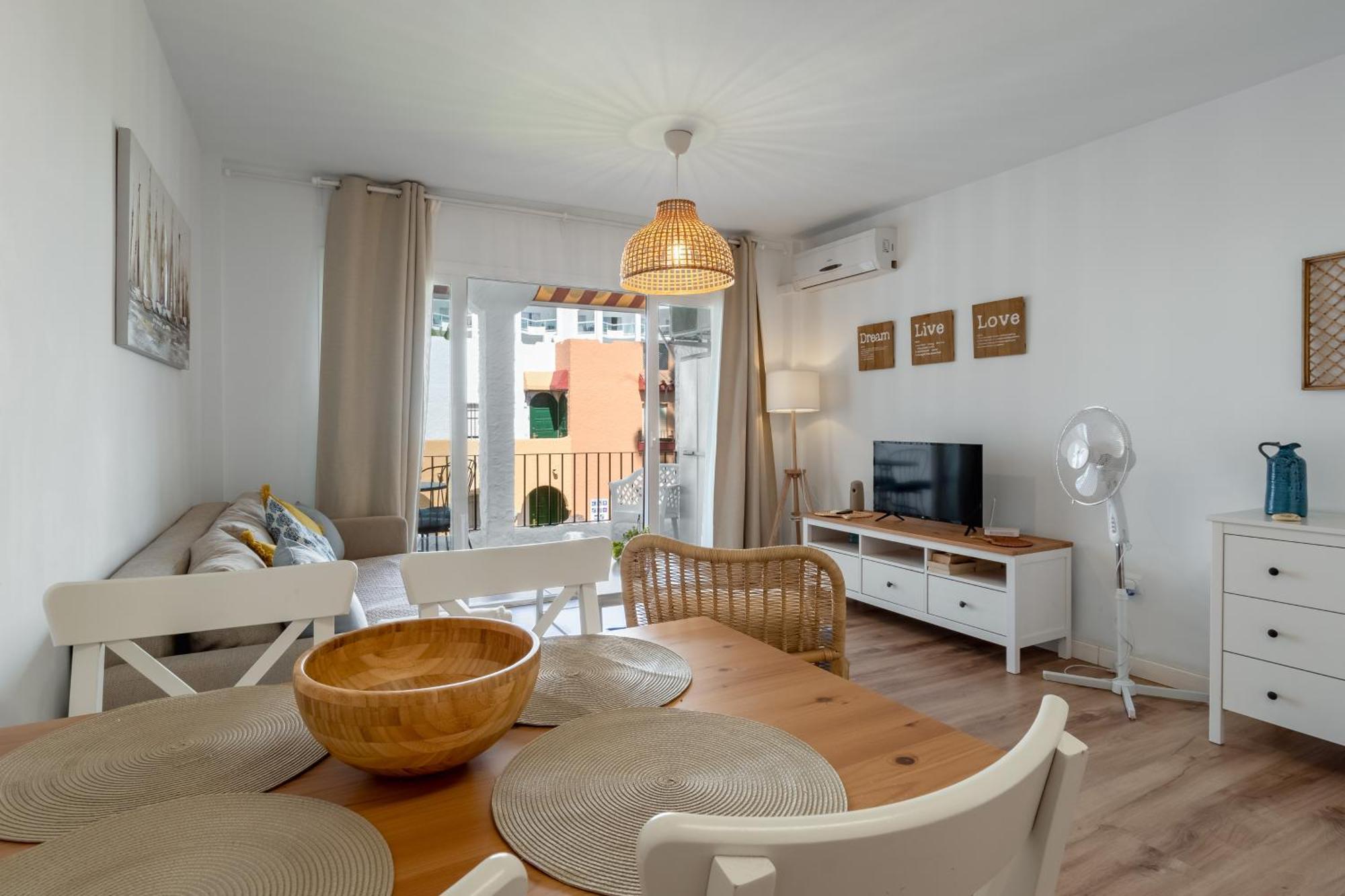 Renovated Apartment On Beachside With Pool Nerja Eksteriør billede