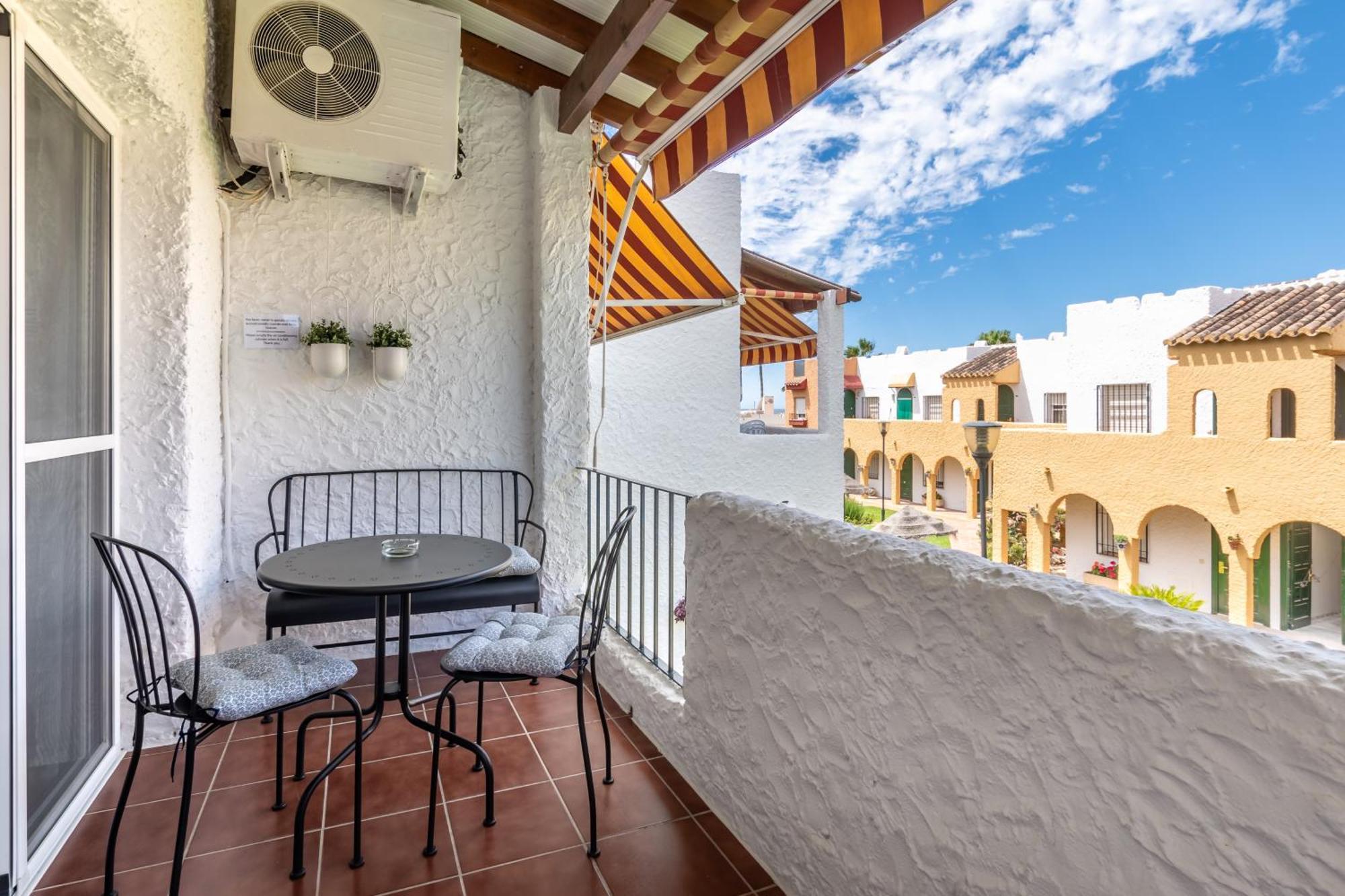Renovated Apartment On Beachside With Pool Nerja Eksteriør billede