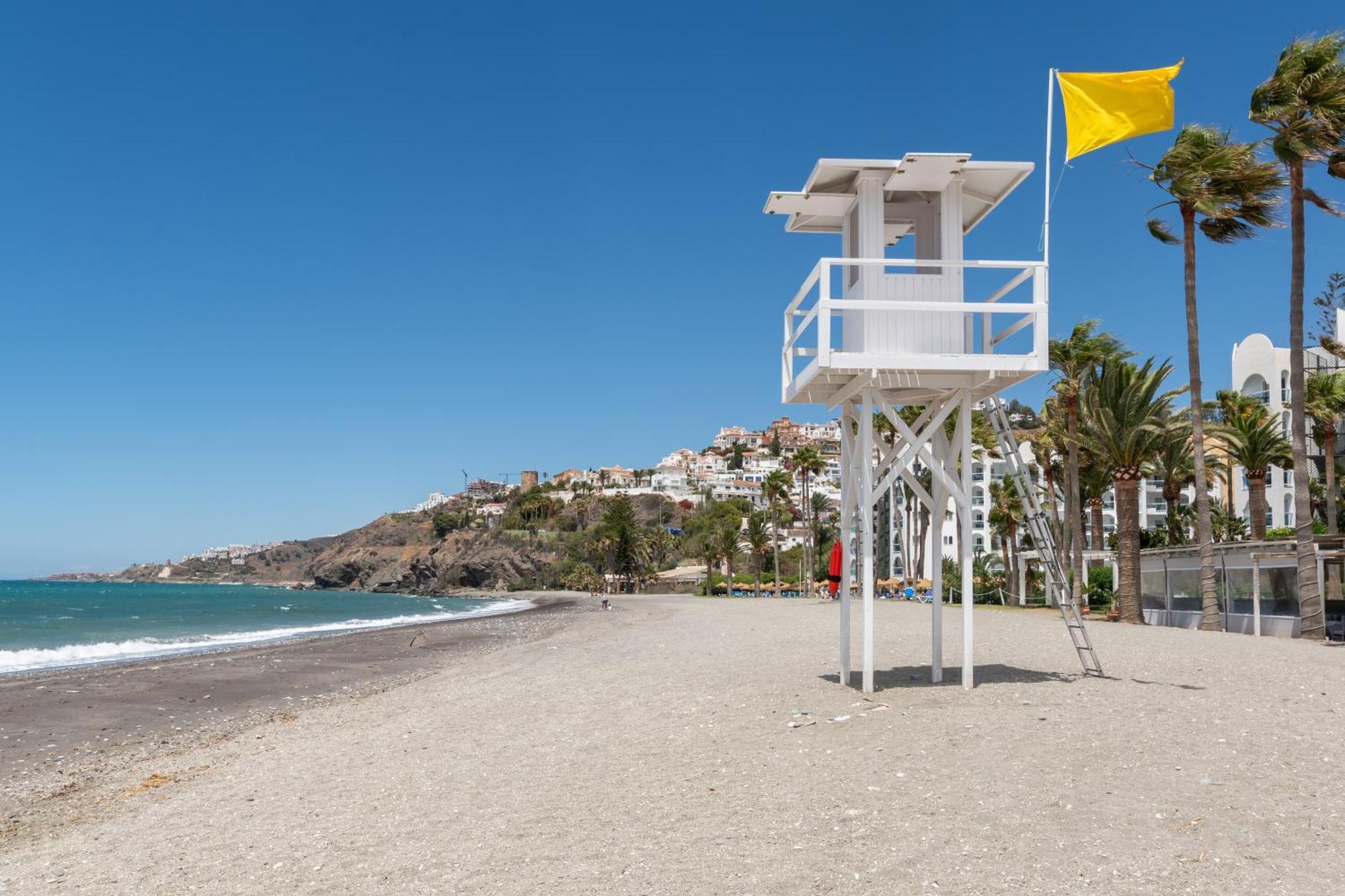 Renovated Apartment On Beachside With Pool Nerja Eksteriør billede