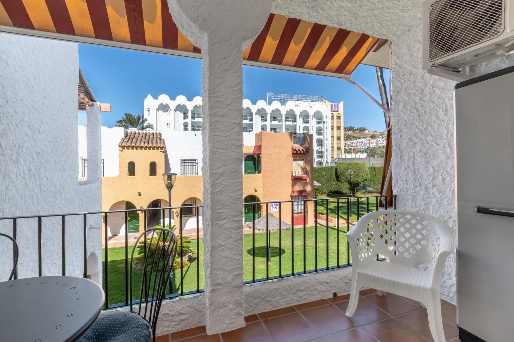 Renovated Apartment On Beachside With Pool Nerja Eksteriør billede