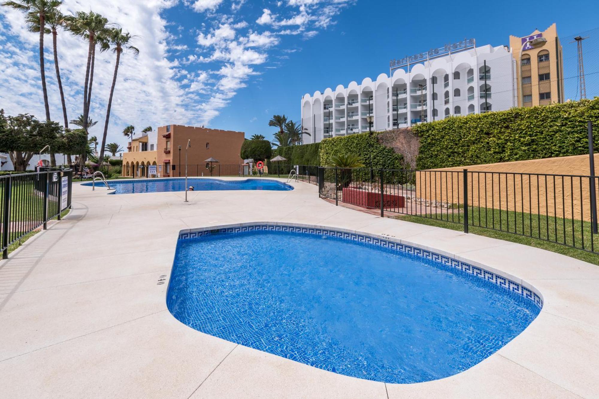 Renovated Apartment On Beachside With Pool Nerja Eksteriør billede