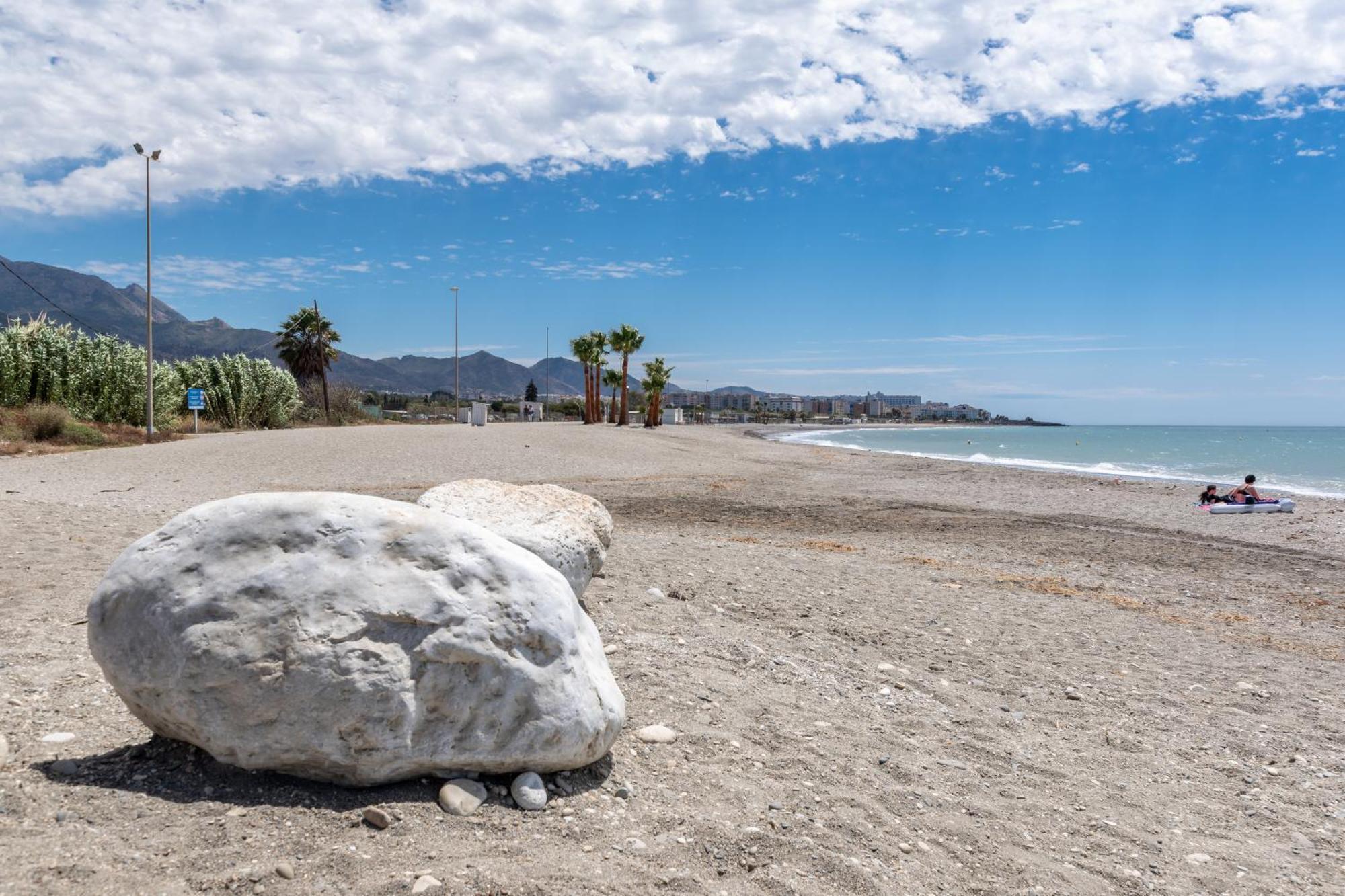 Renovated Apartment On Beachside With Pool Nerja Eksteriør billede
