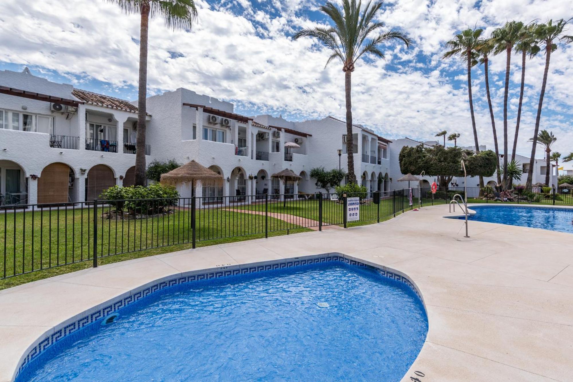 Renovated Apartment On Beachside With Pool Nerja Eksteriør billede